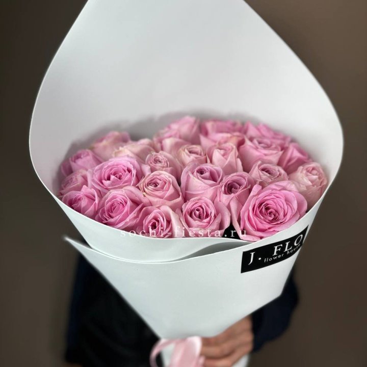 25 розовых роз в Элисте