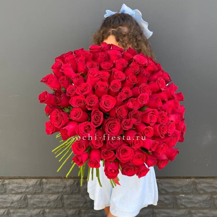 101 красная роза в Элисте