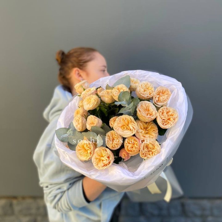 7 пионовидных роз в Элисте