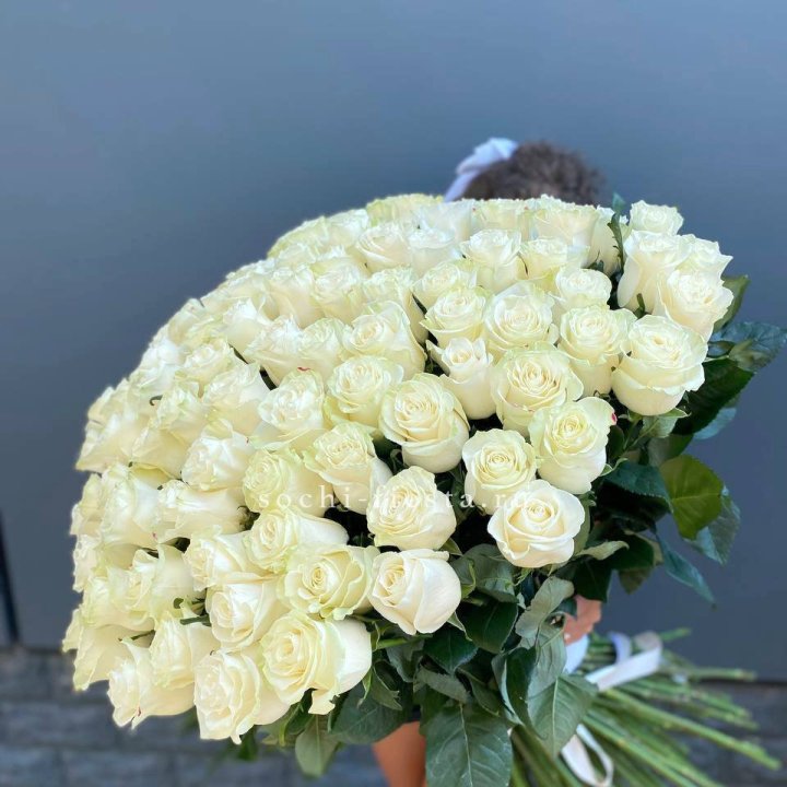 101 белая высокая роза в Элисте