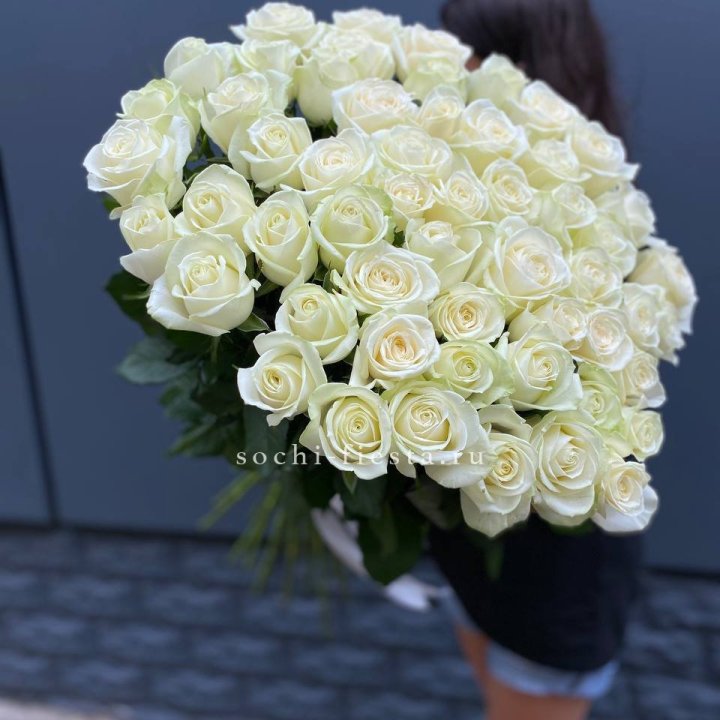 51 белоснежная высокая роза с доставкой в Элисте