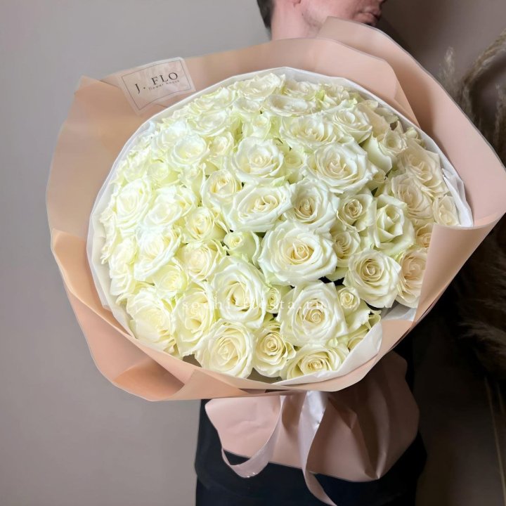 51 белая  роза в оформлении в Элисте