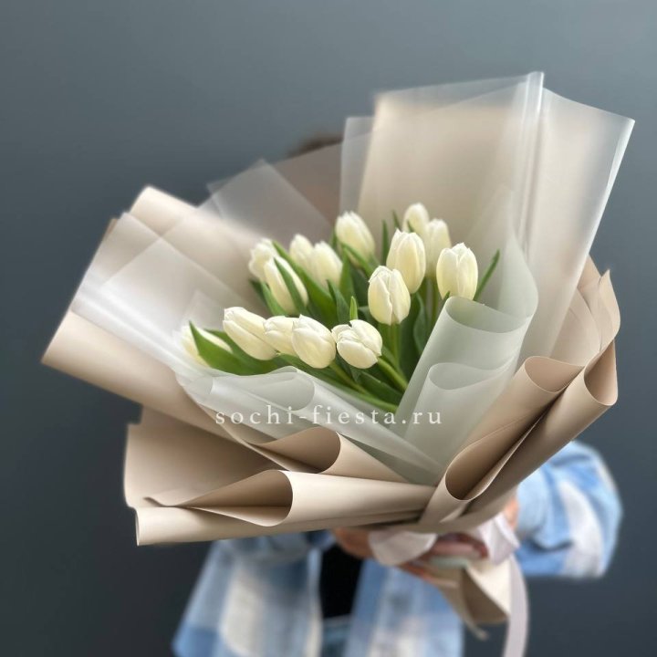 Букет из 15 белых тюльпанов в Элисте