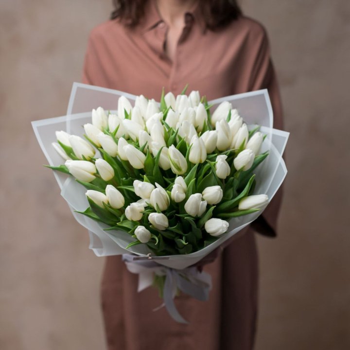 51 белый тюльпан в Элисте