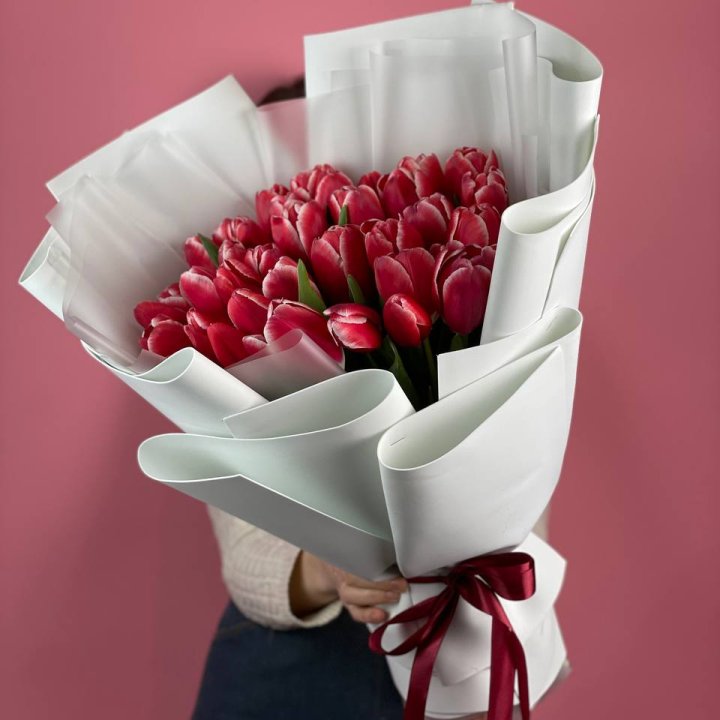 Букет красных тюльпанов в Элисте